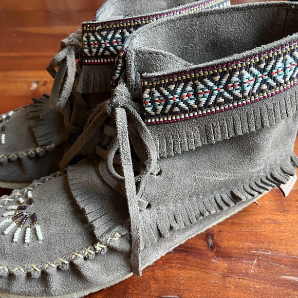 Laurentian Cheif moccasin booties - 5.5 - Picture 3 of 4